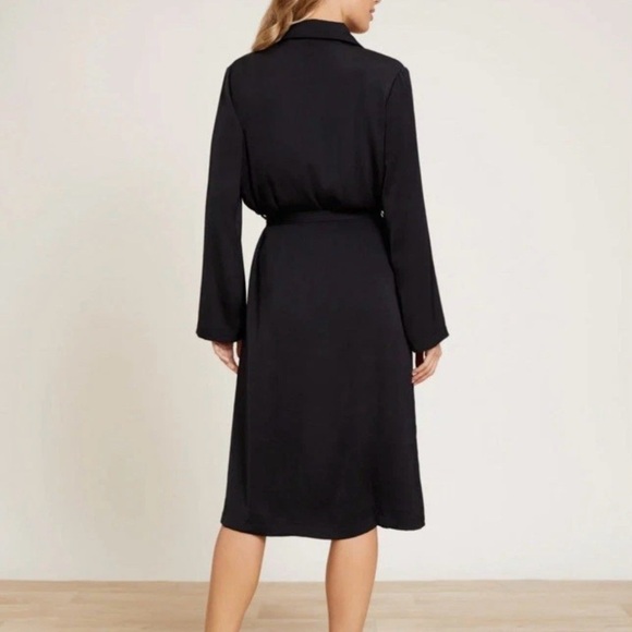 NEW Barefoot Dreams Black Collared Robe Size Large Washed Satin $198 NWT - Picture 2 of 14